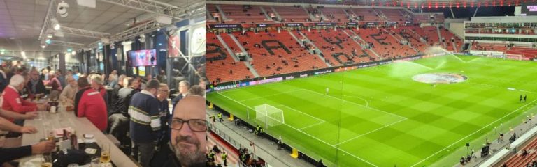 „Geh“-Fußball, aber auf Tribüne…