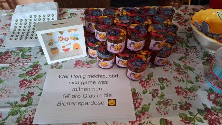 Hurra, Hurra, der Honig ist da….