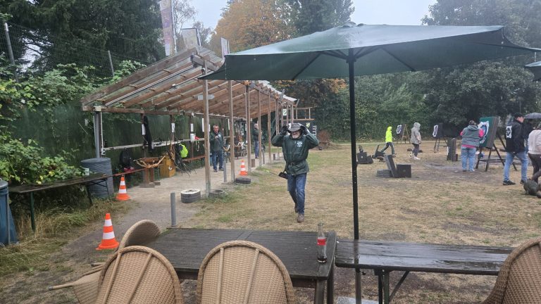 Sport im Park Bogensport, aber bei Regen…